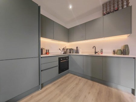 Flat Peach Street in Wokingham