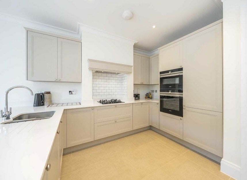 House Barrons Chase in Greater London