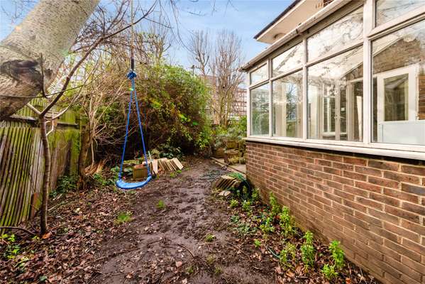 House Blyth Close in Greater London