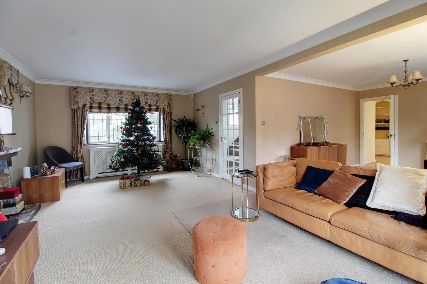 House Brookmans Avenue in Welwyn Hatfield