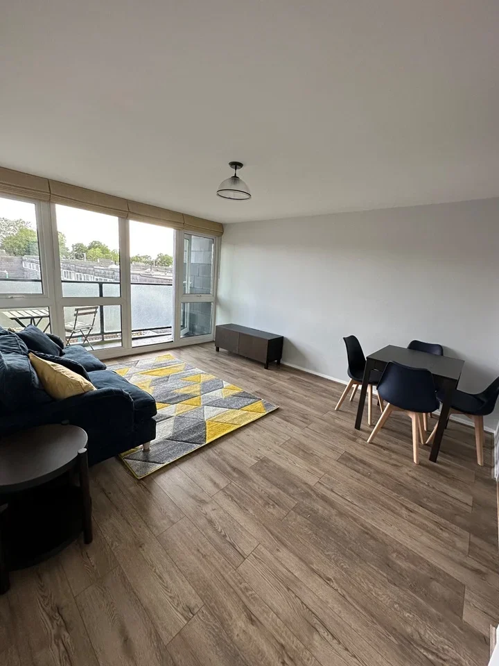 Flat Glanville Road in Greater London