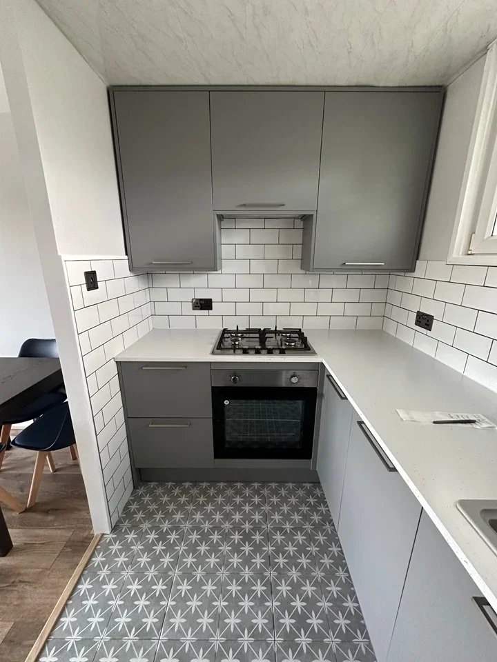 Flat Glanville Road in Greater London