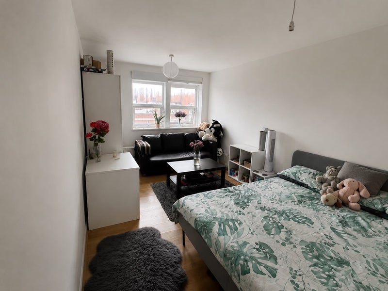 Room Chapel Way in Greater London