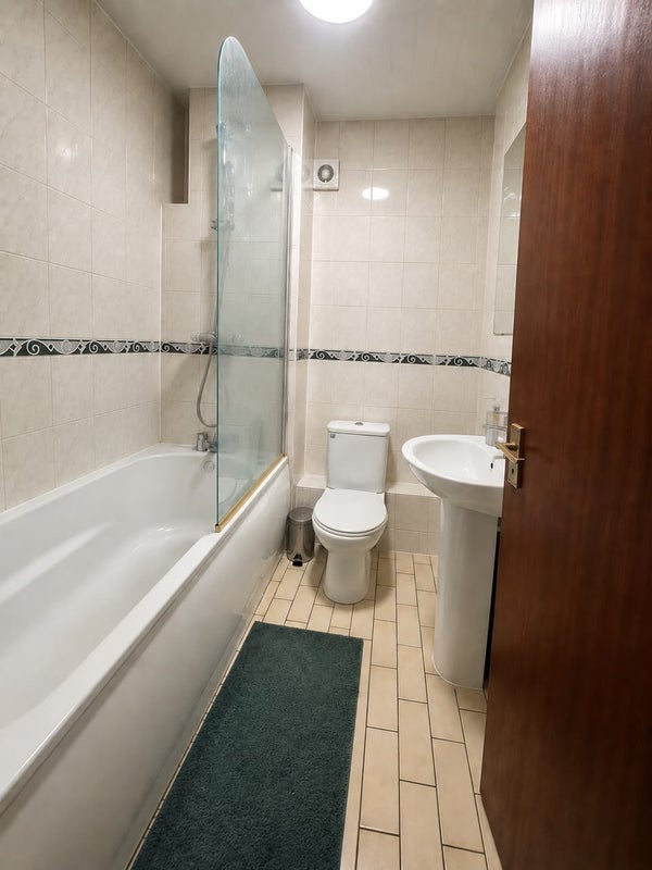 Room Chapel Way in Greater London