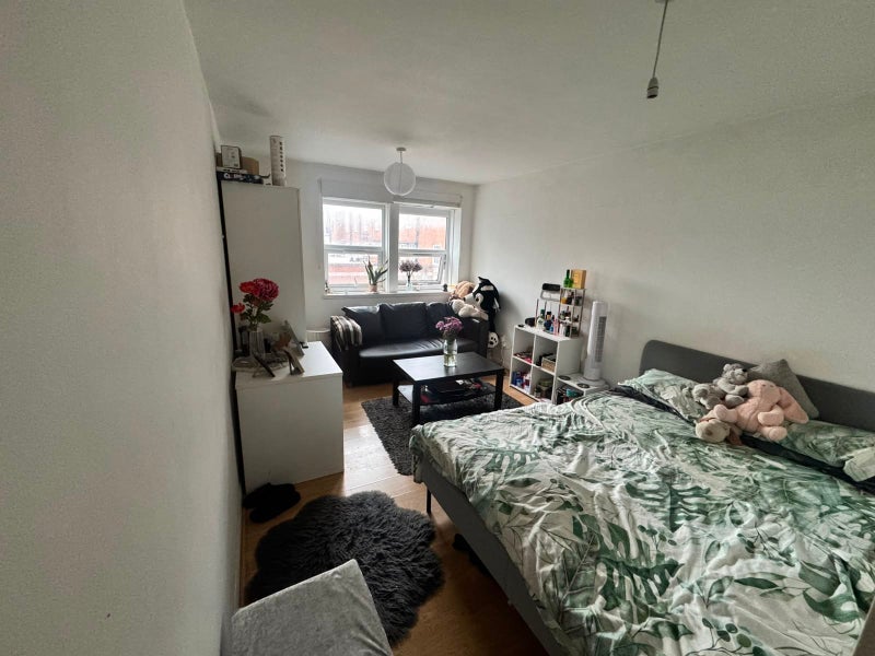 Room Chapel Way in Greater London