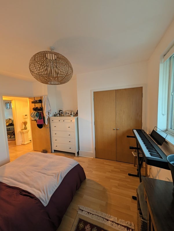 Flat Middleton Road in Greater London