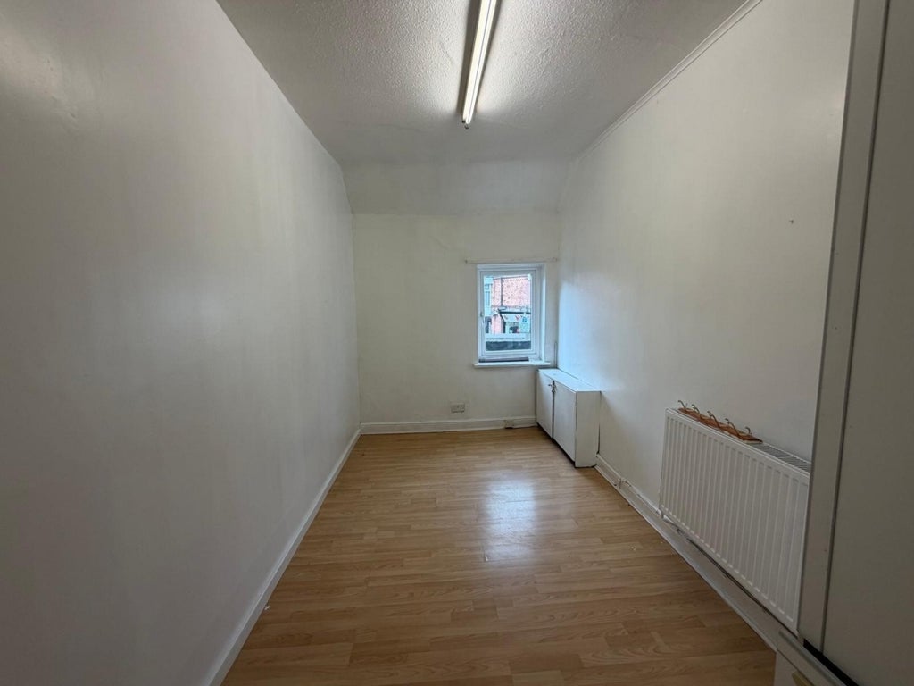 Flat Victoria Road in Gedling