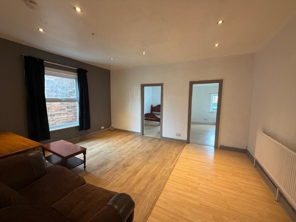 Flat Victoria Road in Gedling