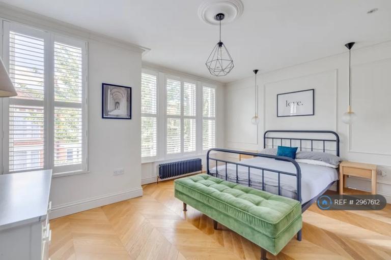 House Lindrop Street in Greater London