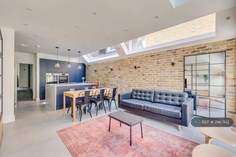House Lindrop Street in Greater London