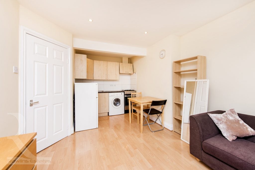 Flat Finchley Road in Greater London