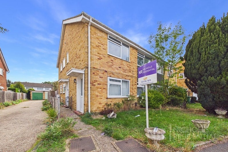Flat Hartford Road in Epsom and Ewell