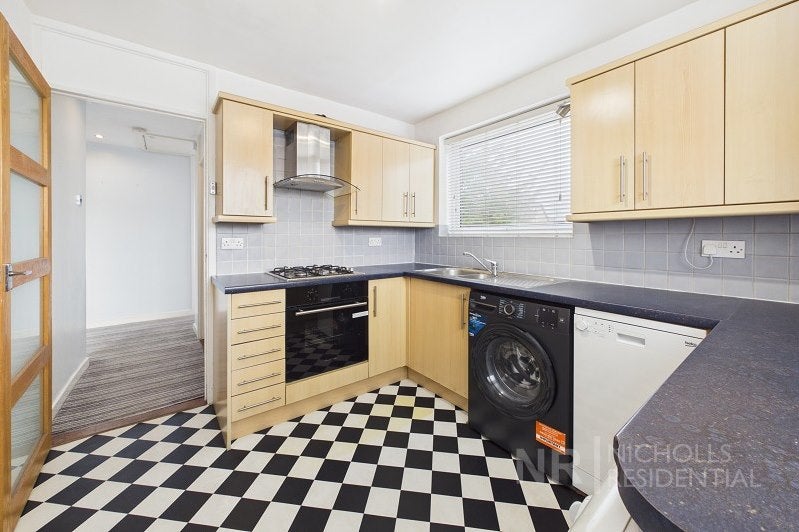 Flat Hartford Road in Epsom and Ewell