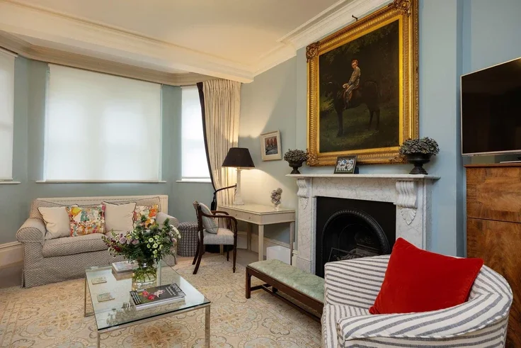 Flat Ashburnham Road in Greater London