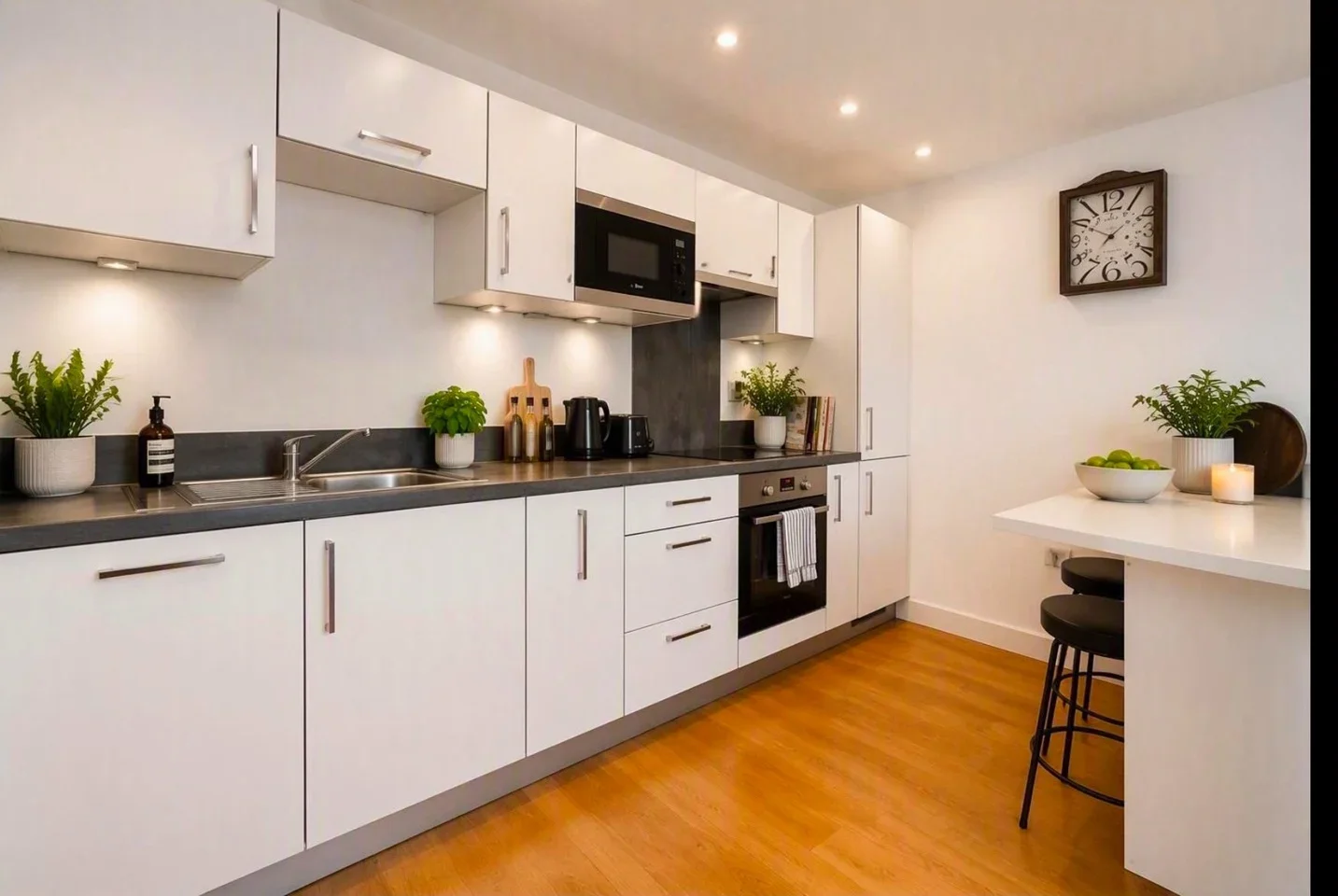 Flat Cornmill Lane in Greater London