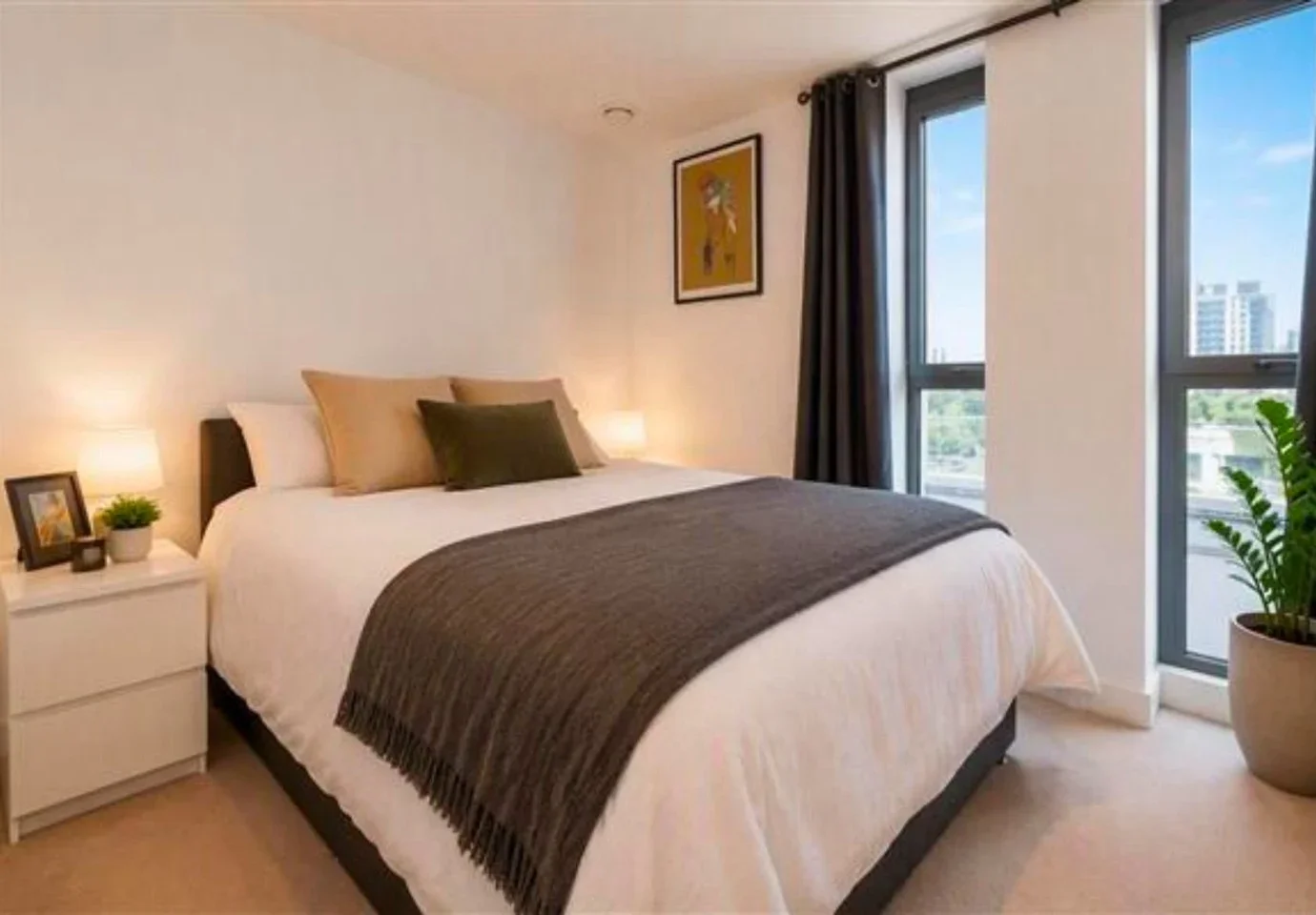 Flat Cornmill Lane in Greater London