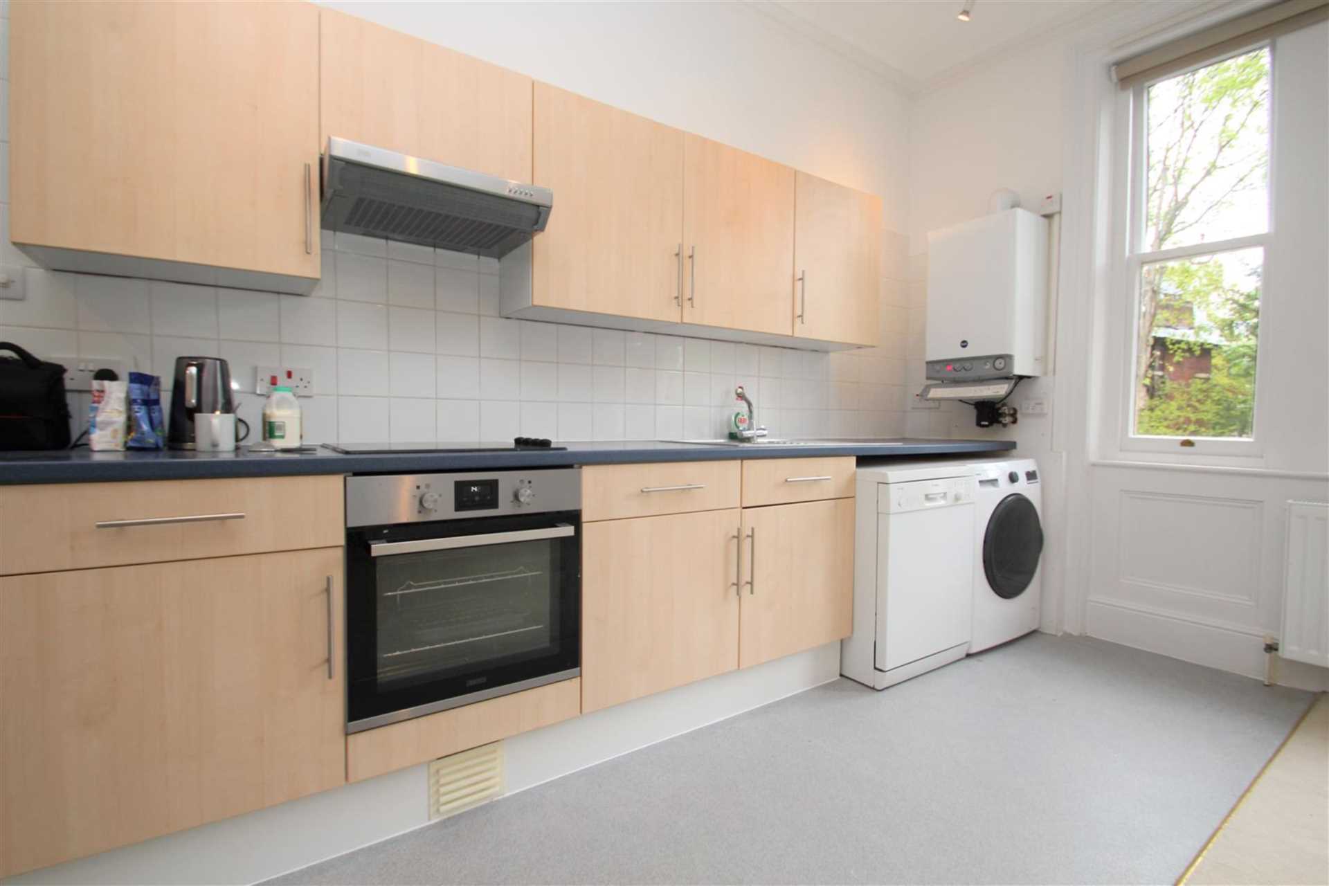 Flat Bishopswood Road in Greater London