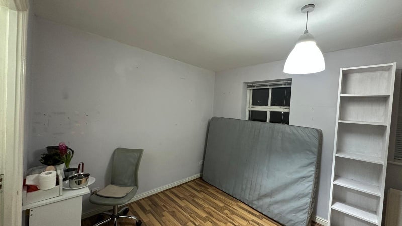 Room Chamberlayne Avenue in Greater London