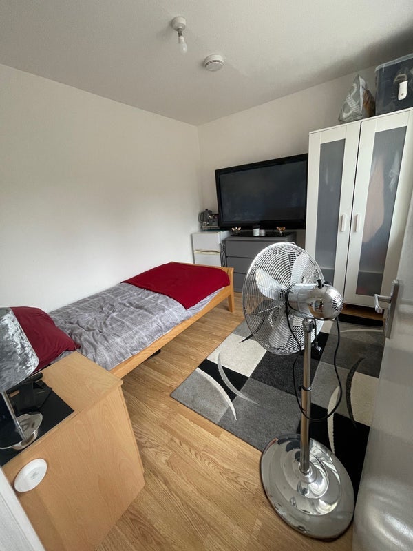 Room Ombersley Close in Redditch