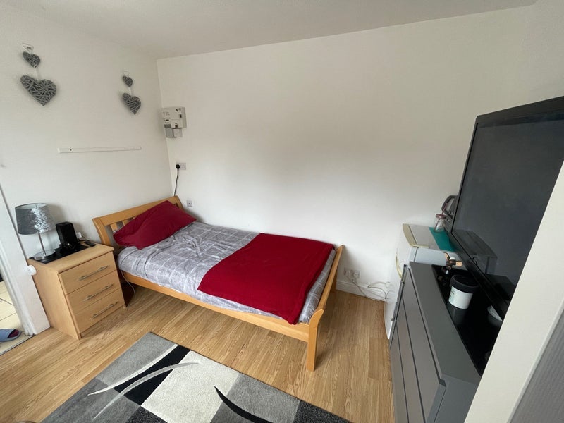 Room Ombersley Close in Redditch