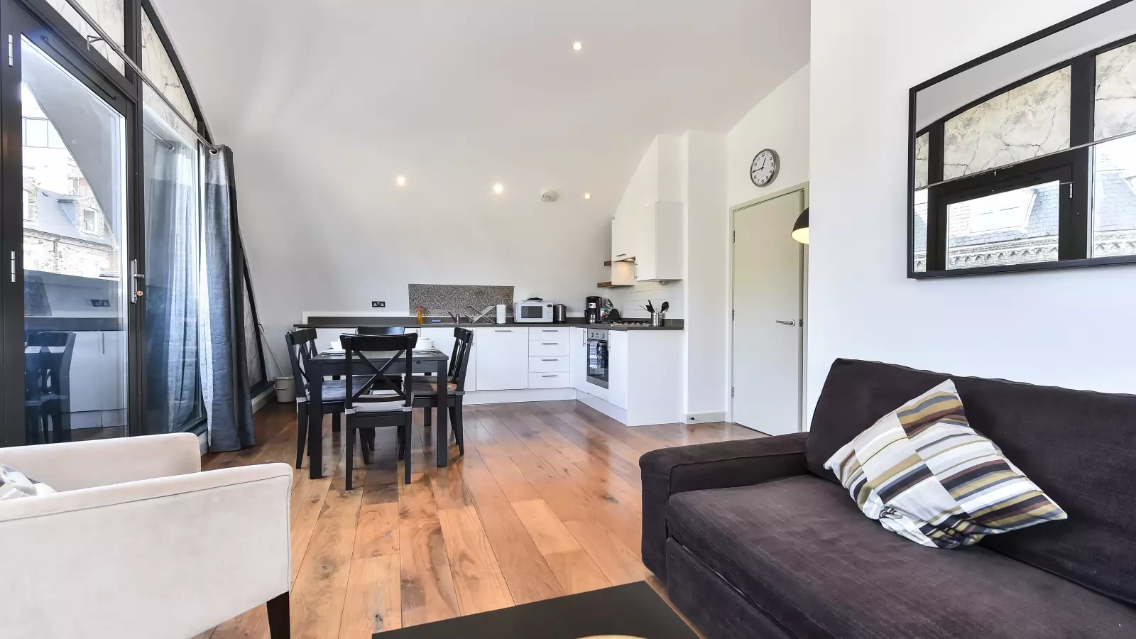 Flat Castle Road in Greater London