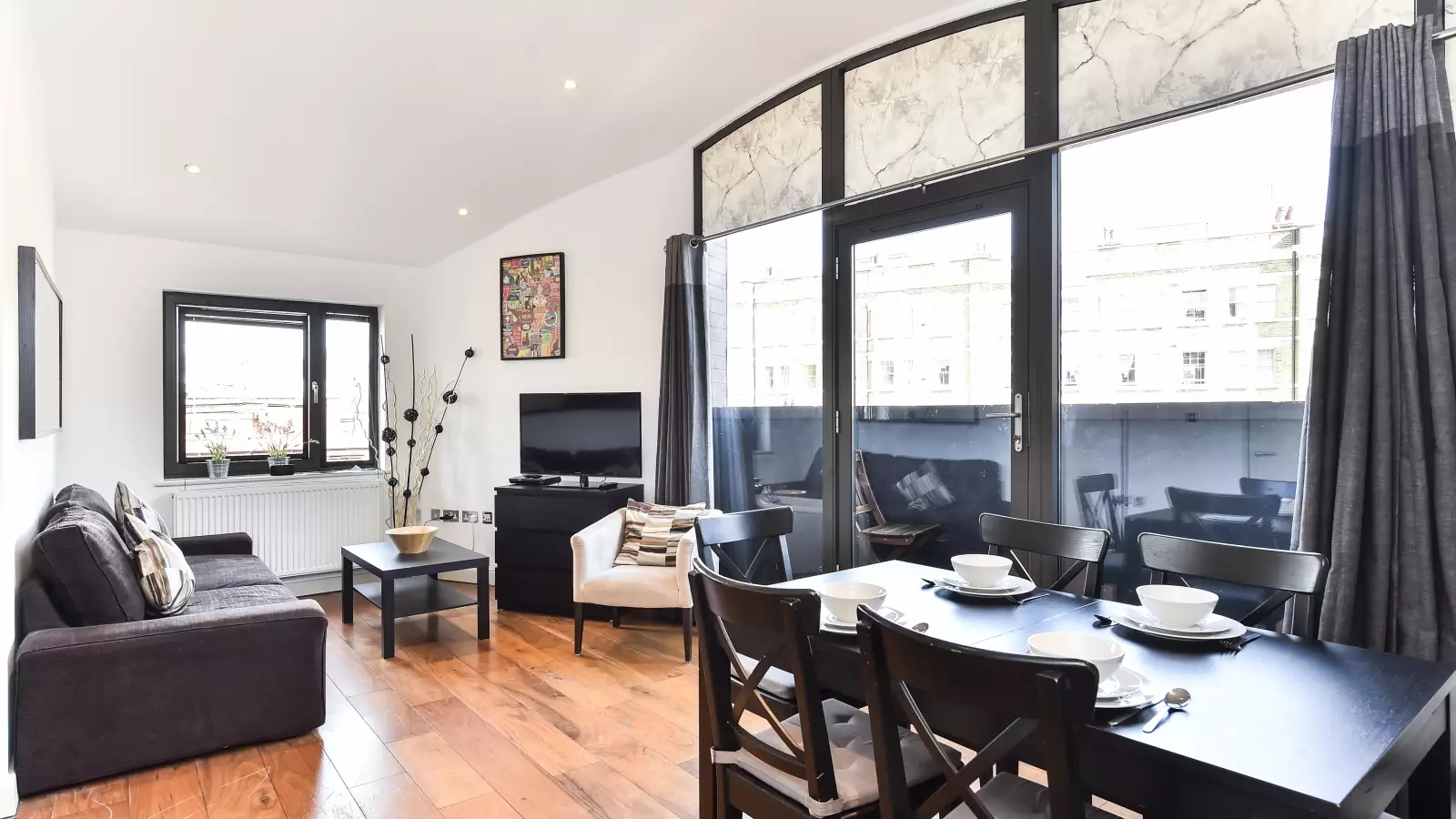 Flat Castle Road in Greater London