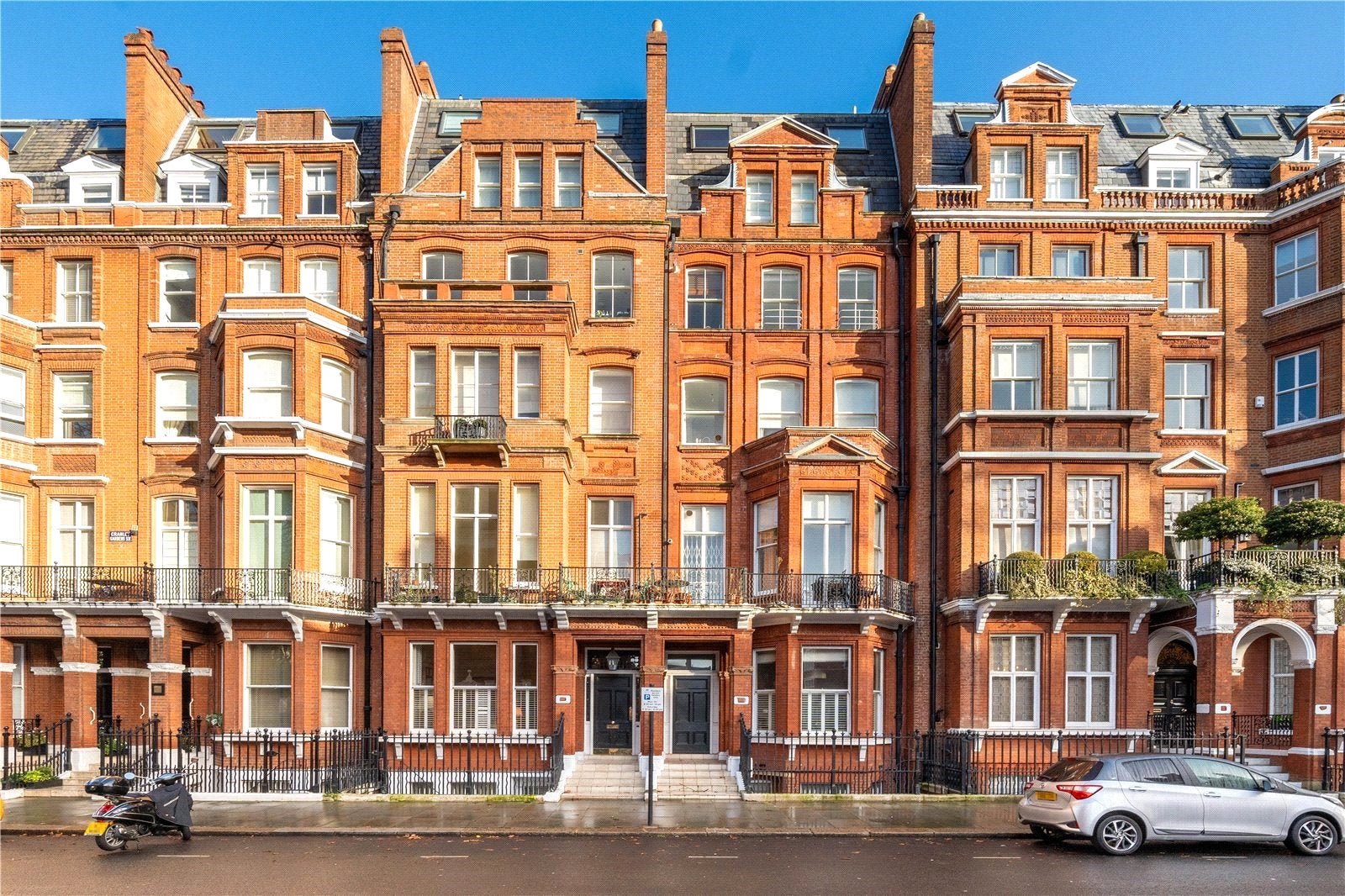Flat Cranley Gardens in Greater London