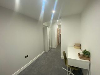 Room Terry Road in Coventry
