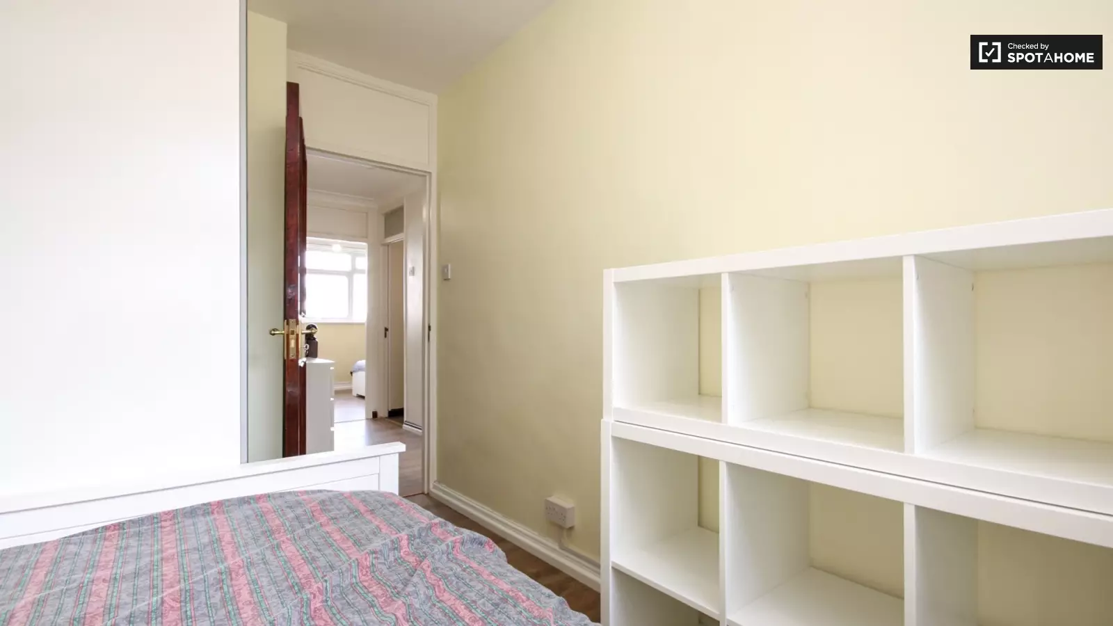 Flat Parry Road in City of Westminster