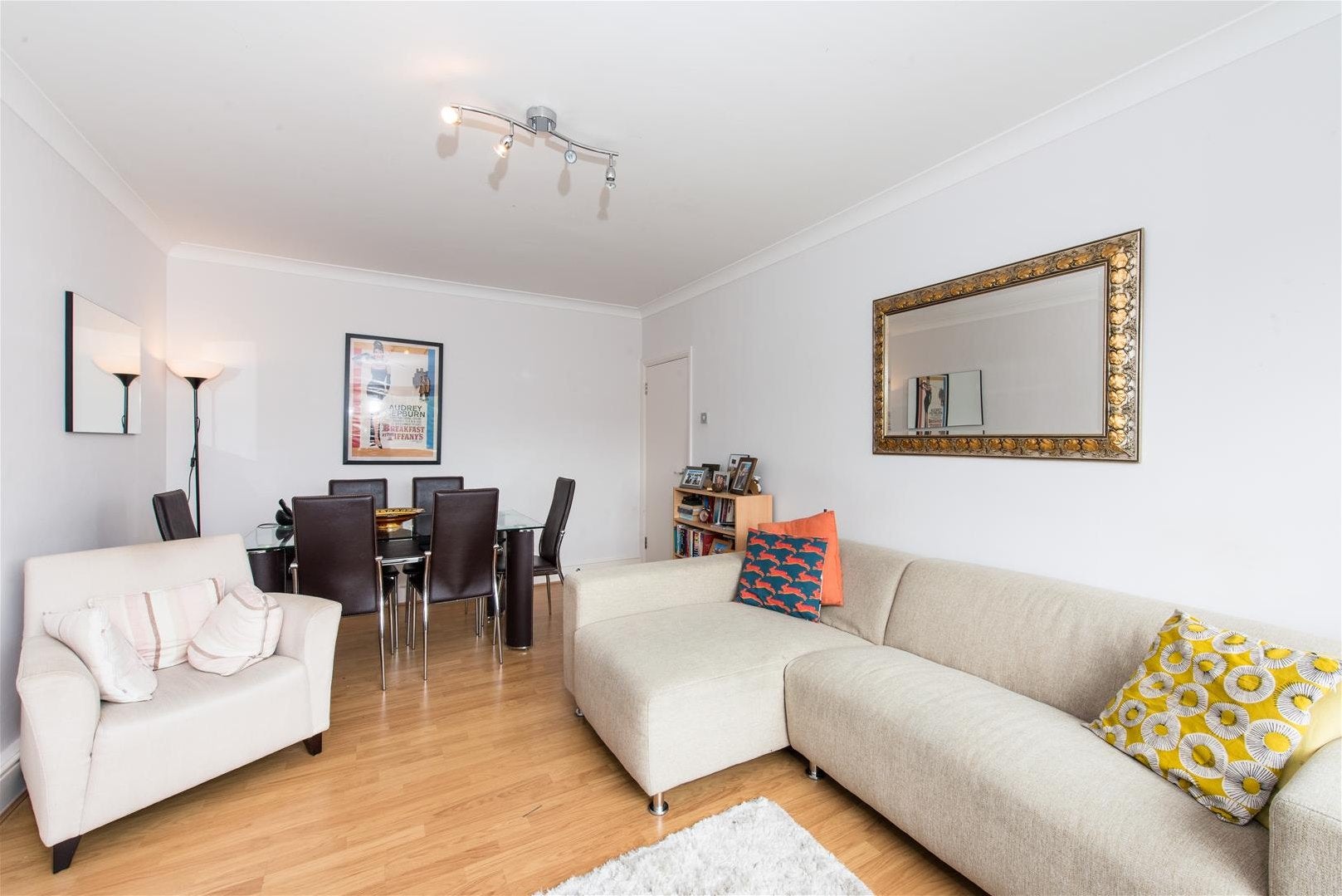 Flat Fairfax Road in Greater London