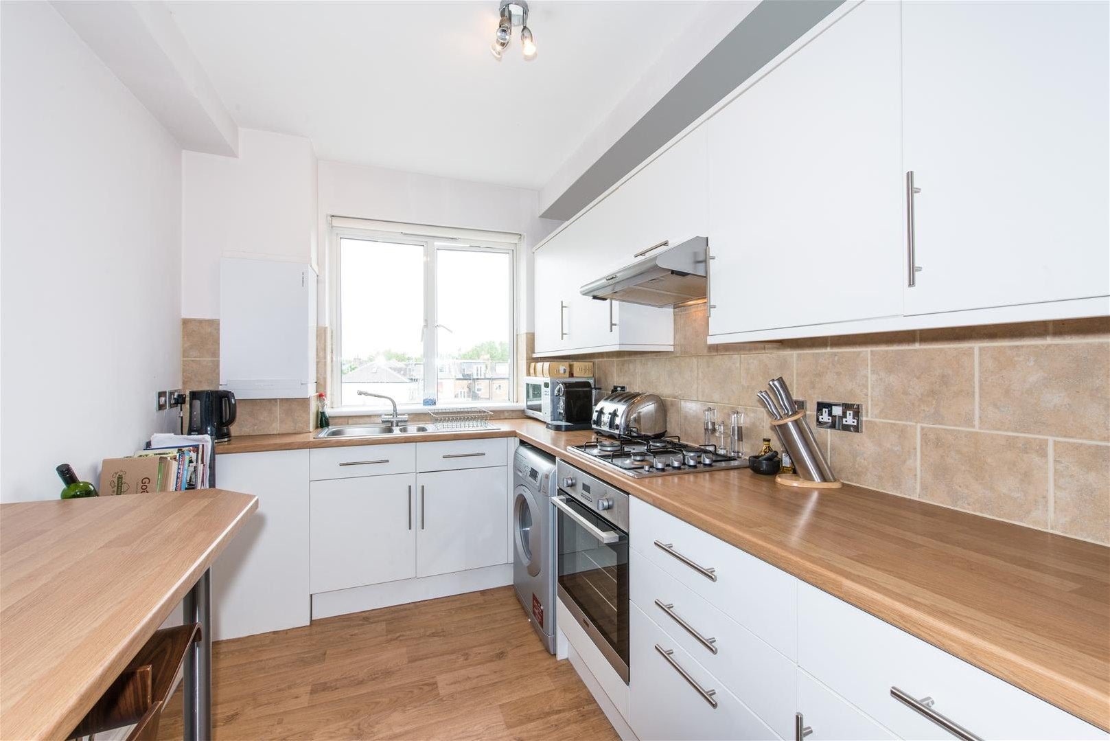 Flat Fairfax Road in Greater London