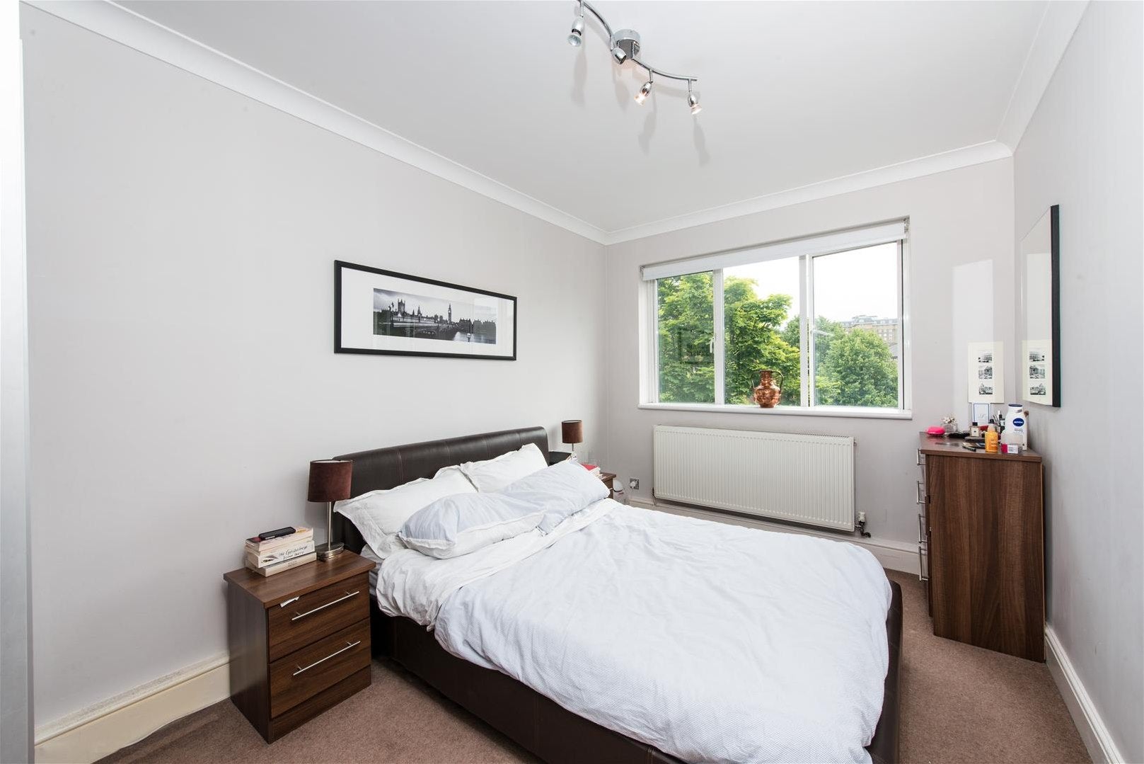 Flat Fairfax Road in Greater London