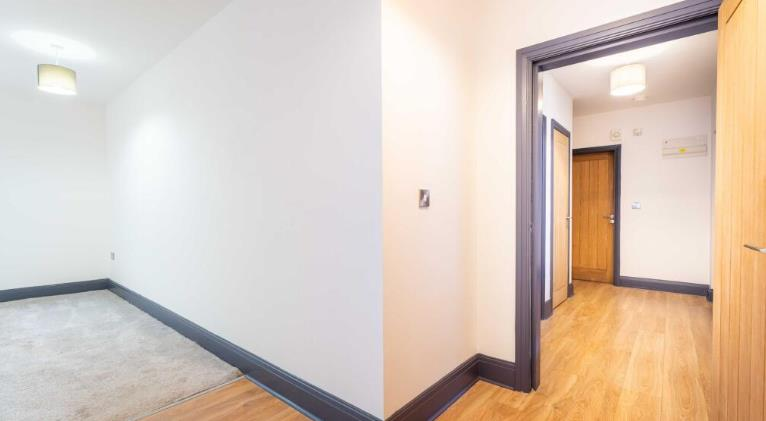 Flat Hall Street in Greater London