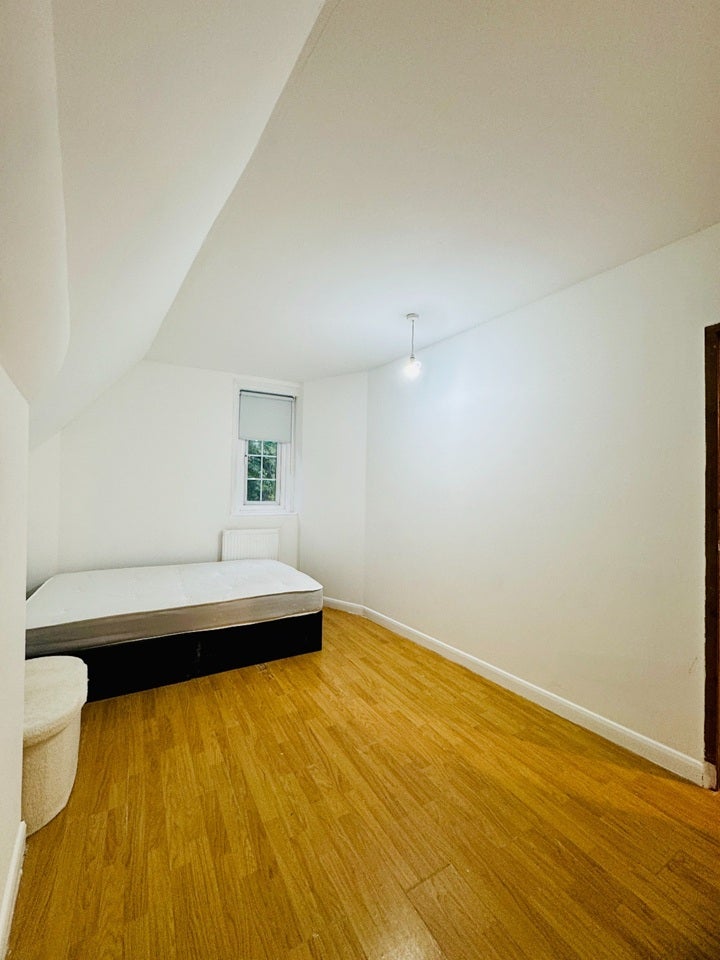 Flat Uxbridge Road in Greater London