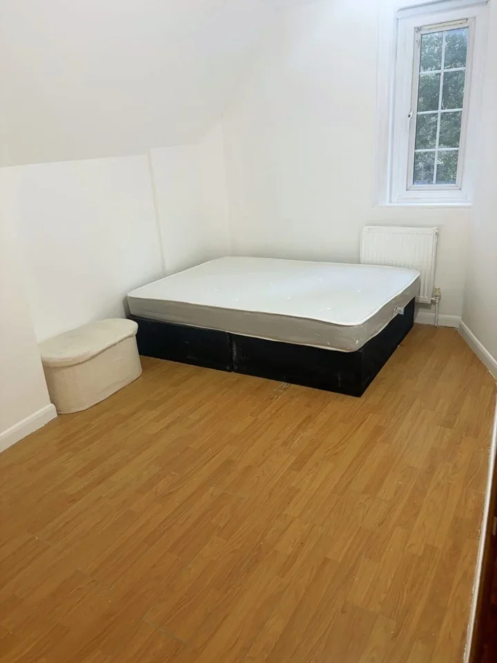 Flat Uxbridge Road in Greater London