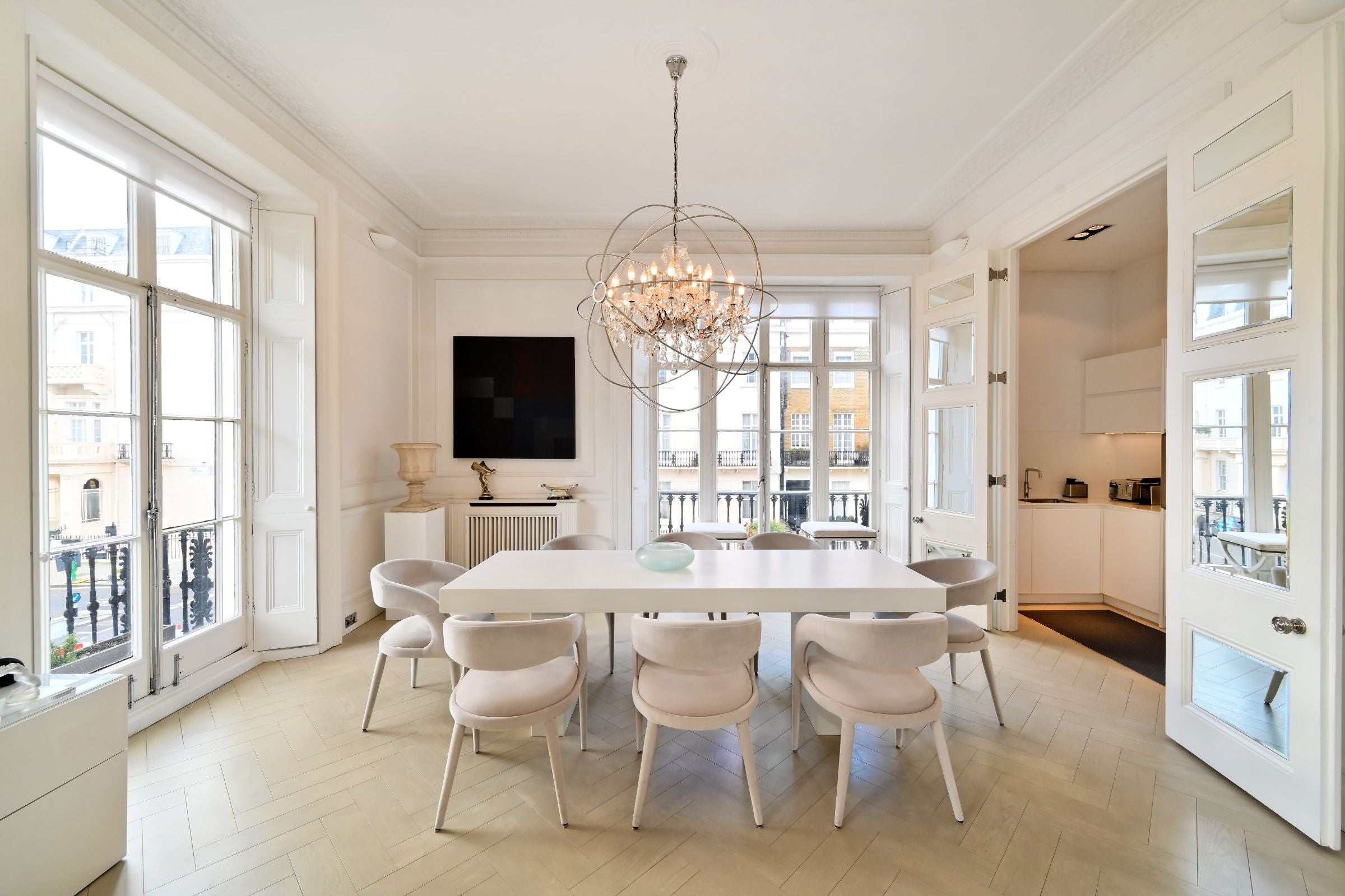 Flat Eaton Place in City of Westminster