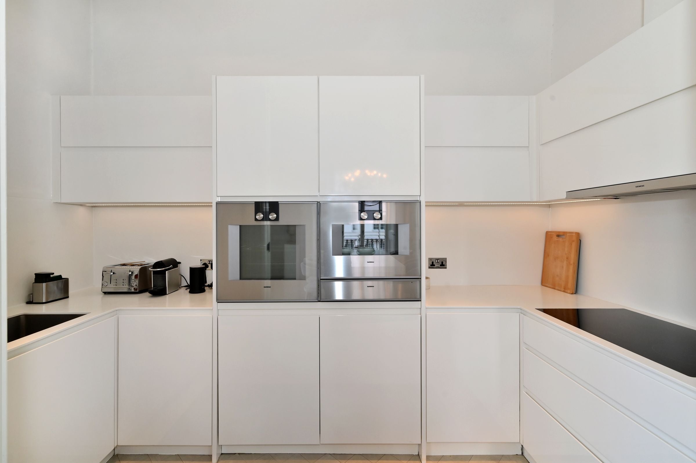 Flat Eaton Place in City of Westminster