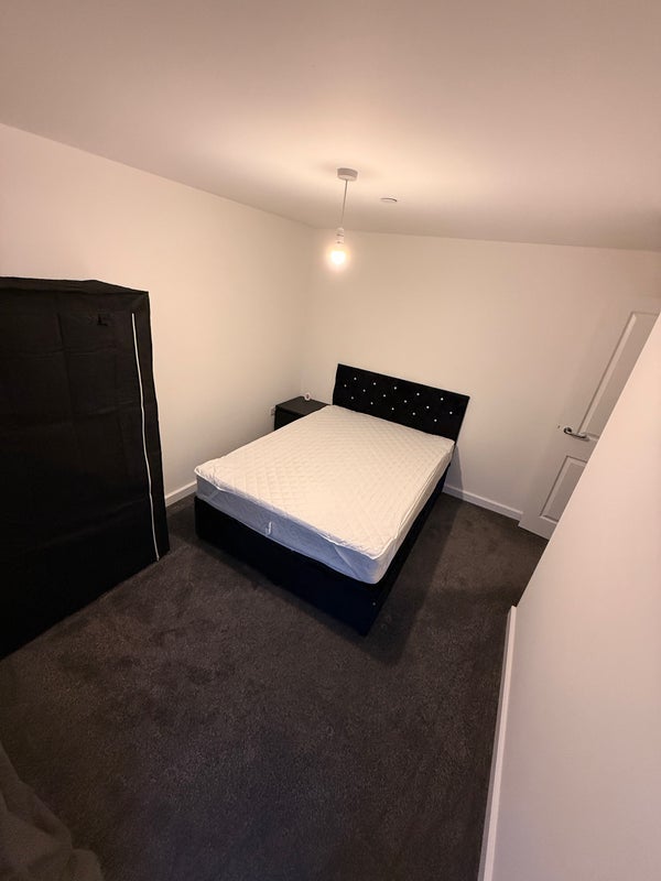 Room Robinson Crescent in Charnwood