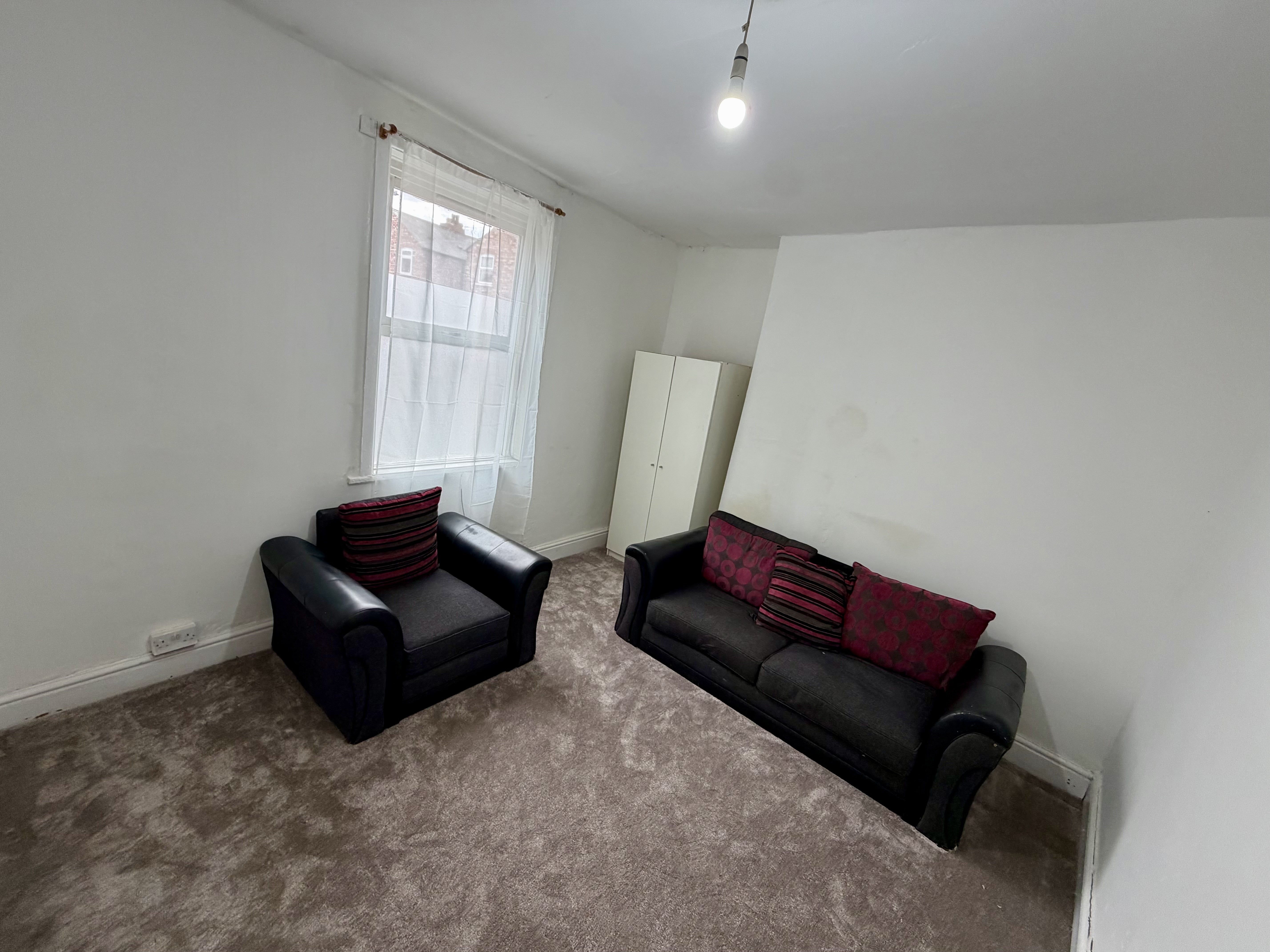 Room Burdith Avenue in Manchester