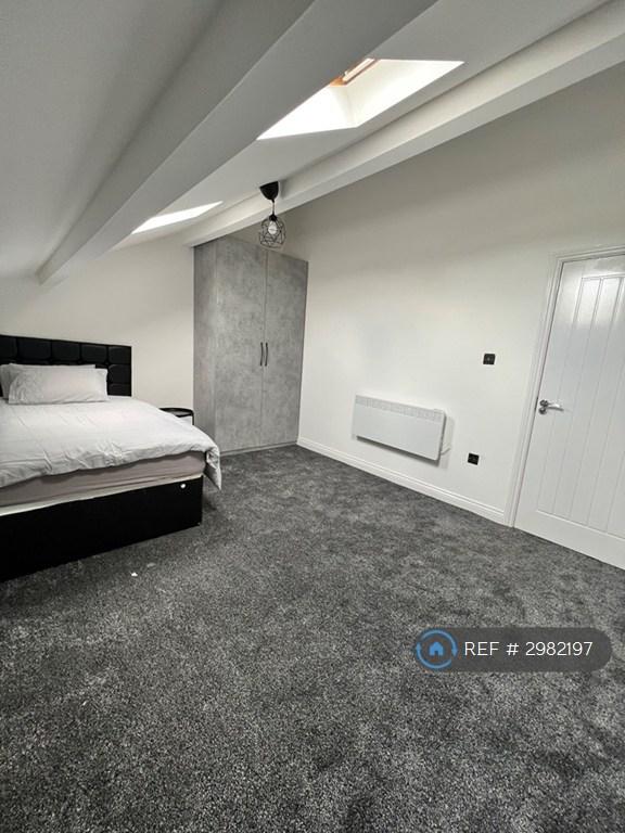 Room Lees Road in Oldham