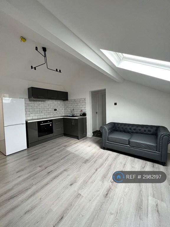 Room Lees Road in Oldham