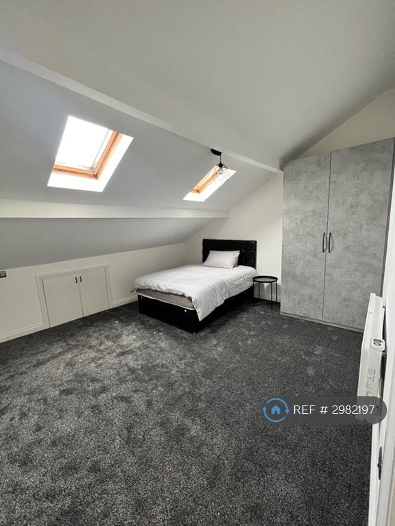 Room Lees Road in Oldham