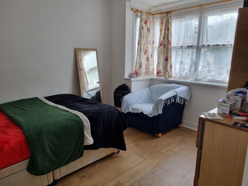 Room Hesketh Road in Greater London