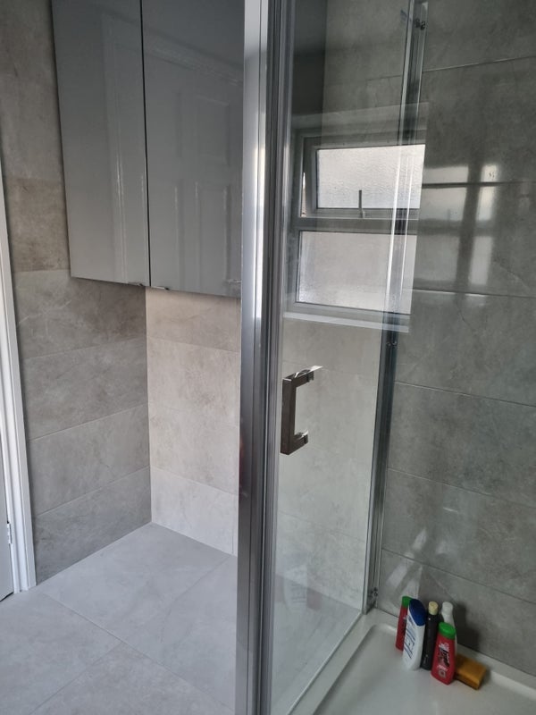 Room Hesketh Road in Greater London