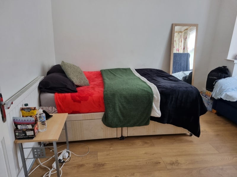 Room Hesketh Road in Greater London