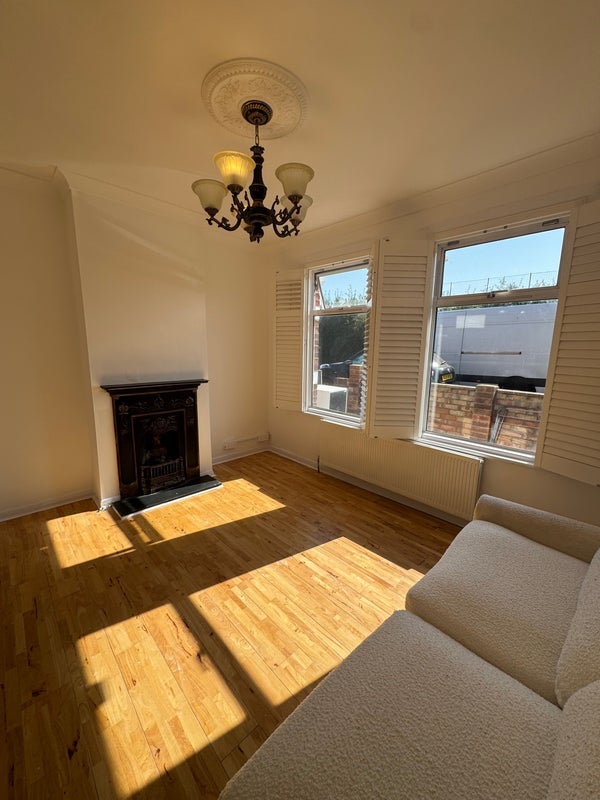 Room Grand Drive in Greater London