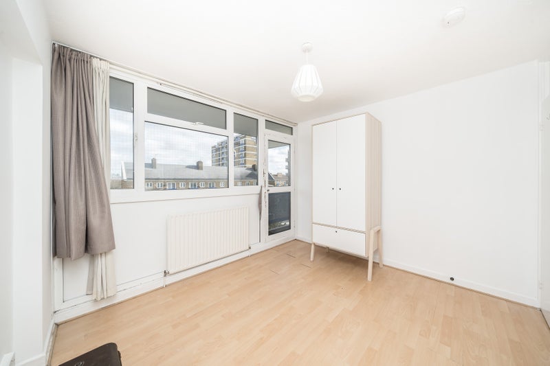 Room Deverell Street in Greater London