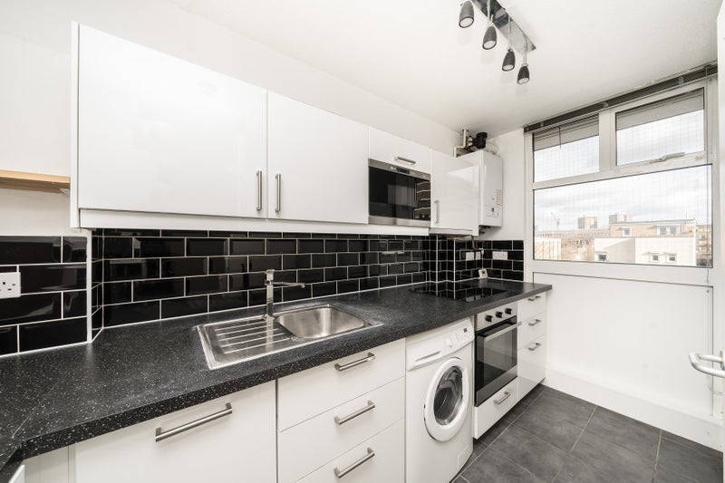 Room Deverell Street in Greater London
