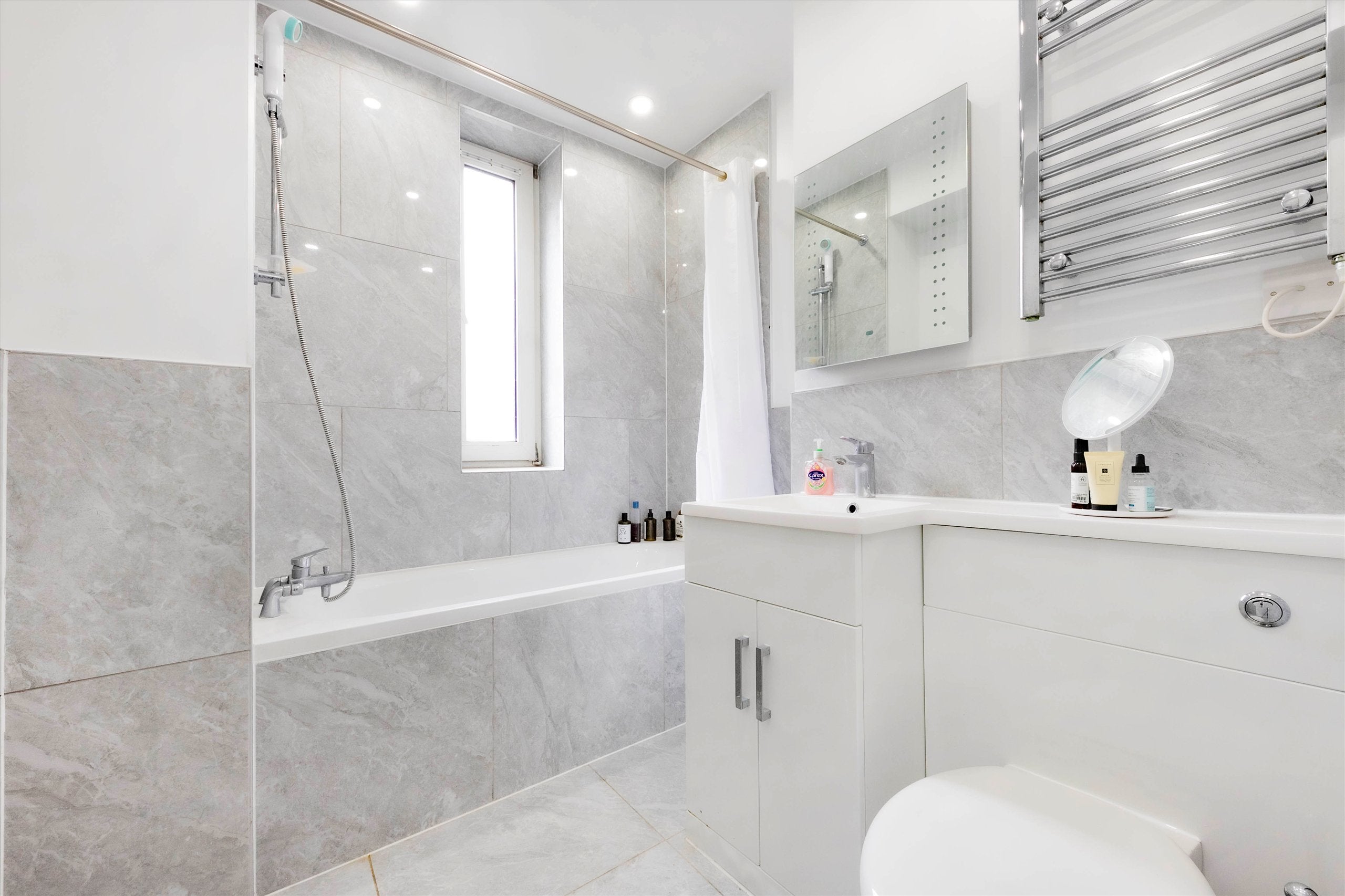 Flat Lucan Place in Greater London