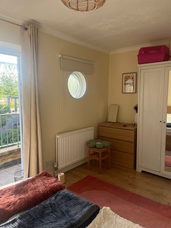 Room Manchester Road in Greater London